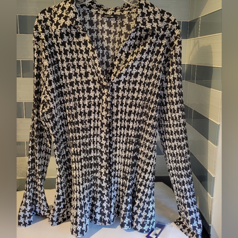 Apt 9 Black and White Houndstooth Button-Up Shirt